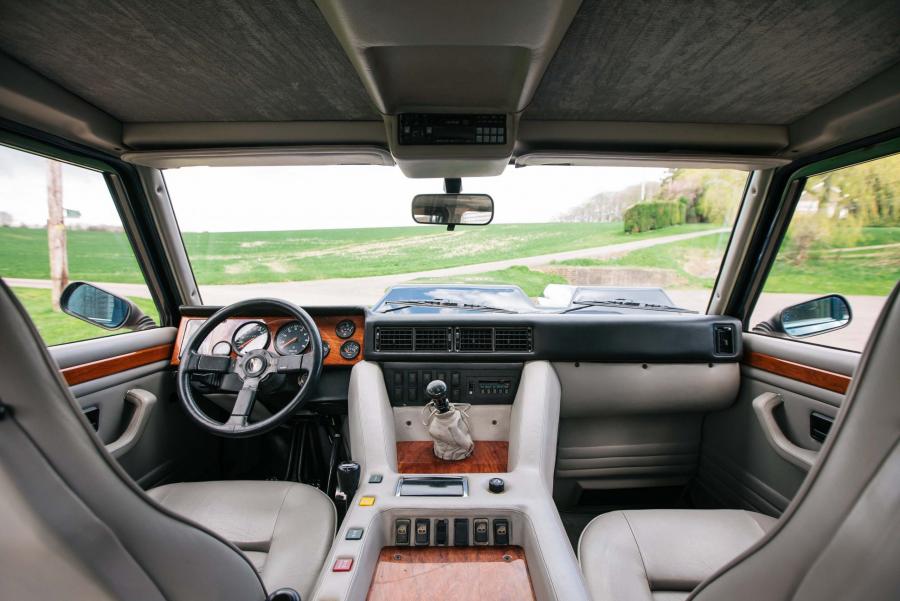 Торпедо Lamborghini LM002 1997 года  (фото 25 из 45)